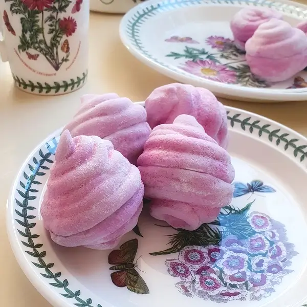 Зефір - рецепт з вишнями та желатином - це рожево-бузкові повітряні хмаринки з насиченим смаком вишень! Зберігаємо у банках Portmeirion