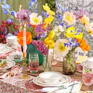 Святкове сервірування столу посудом Portmeirion Botanic Garden тарілки та кухлі з квітами якісний англійський посуд Англія