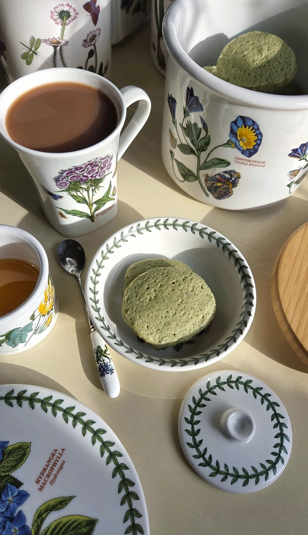 Зелене пісочне печиво рецепт з матча зберігаємо в банках Portmeirion Botanic Garden з герметичними кришками. Насолоджуємось ароматом і смаком!