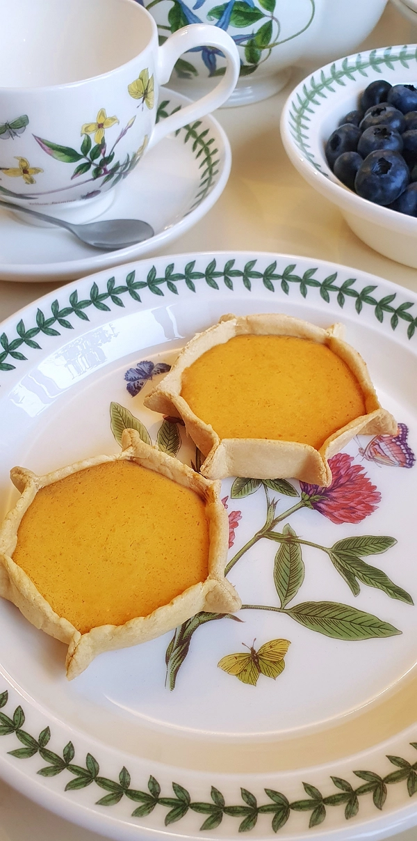 Пардулас з Сардинії рецепт тарталеток з рикотою і шафраном (покроково) Подаємо з кавою у чашках Portmeirion Botanic Garden. Насолоджуємось!