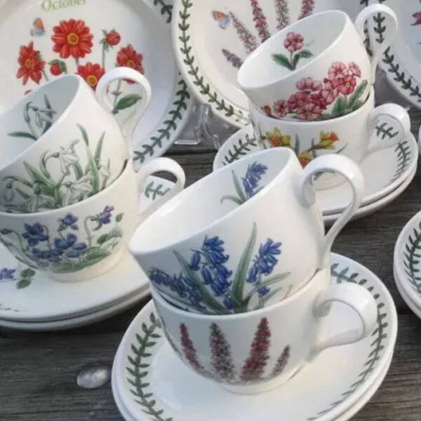 Чайні пари Portmeirion Botanic Garden малюнок різні садові квіти та лавровий вінок зроблені в Англії