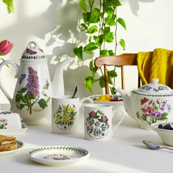 Англійський посуд Portmeirion Botanic Garden із зображенням садових квітів та метеликів виготовлений в Англії