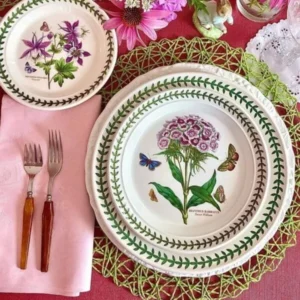 Англійський посуд Portmeirion Botanic Garden з малюнками садових квітів та лавровим вінком створить особливий затишок у домі