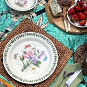 Посуд Portmeirion Botanic Garden з різними квітковими малюнками виготовлений в Англії та стане ідеальним вибором для святкового столу
