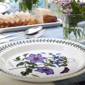 Тарілка столова Portmeirion Botanic Garden із клематисом діаметром 27 см та витонченим лавровим вінком прикрасить ваш стіл