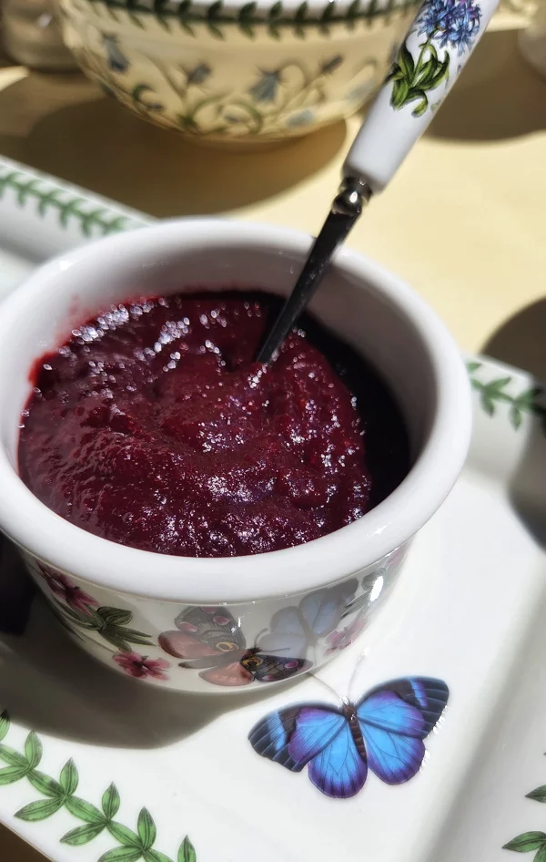 Соус Чамой з абрикосів - мексиканський рецепт за 20 хвилин! Літній квітково-фруктовий соус подаємо у соуснику Portmeirion